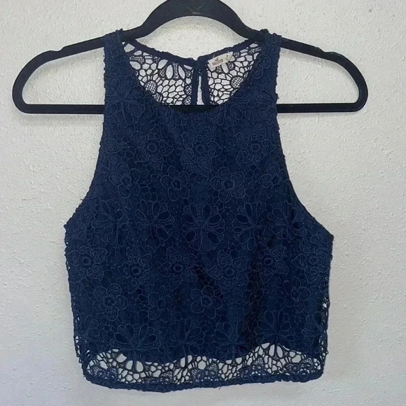 Hollister Tops - HOLLISTER Women’s Crop Top